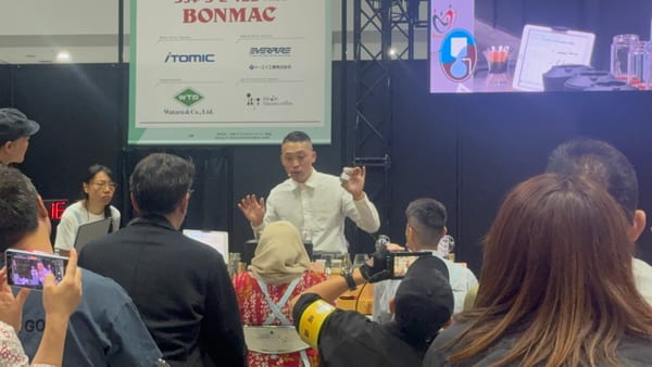 Brewing demonstration on the SCAJ stage, Tokyo